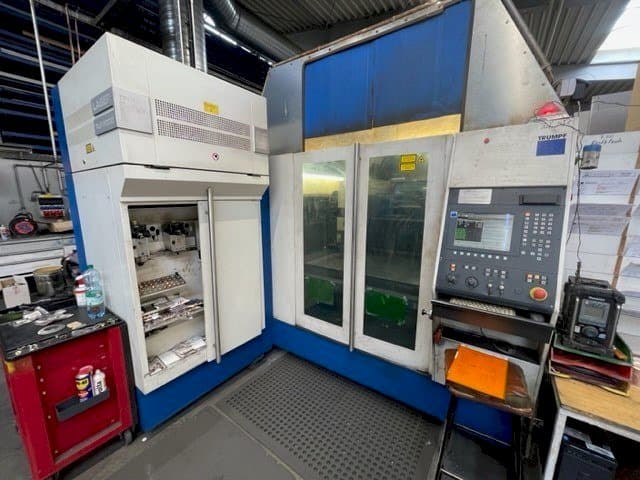 Makine Trumpf TC L 3050 - Önden görünüm