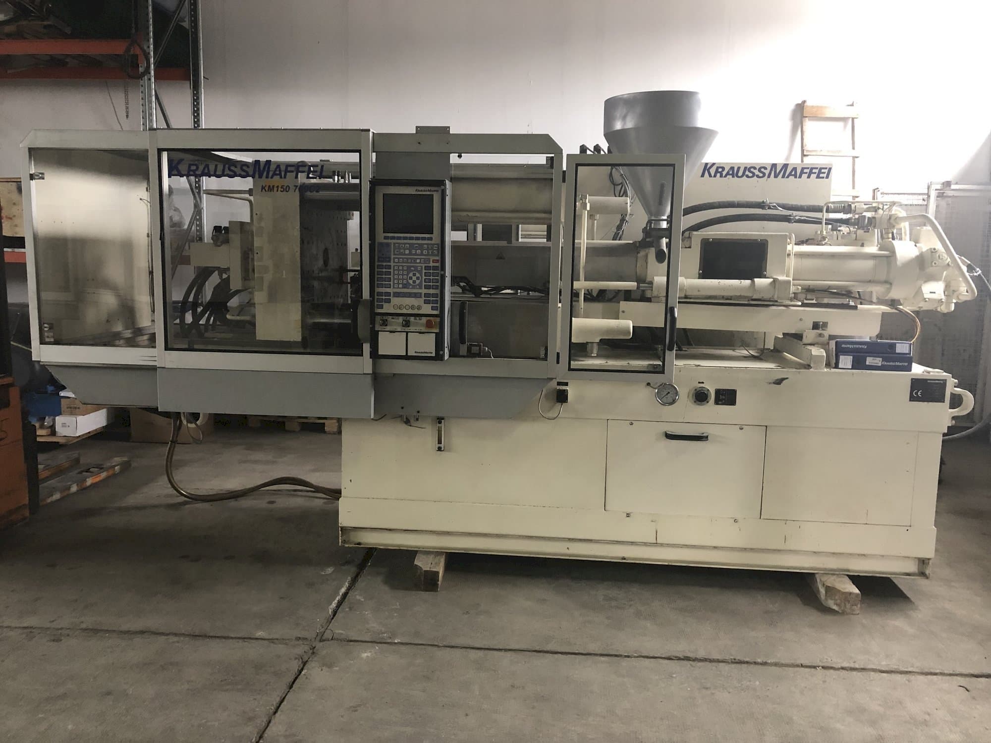 Makine Krauss Maffei 150-700 C2 - Önden görünüm