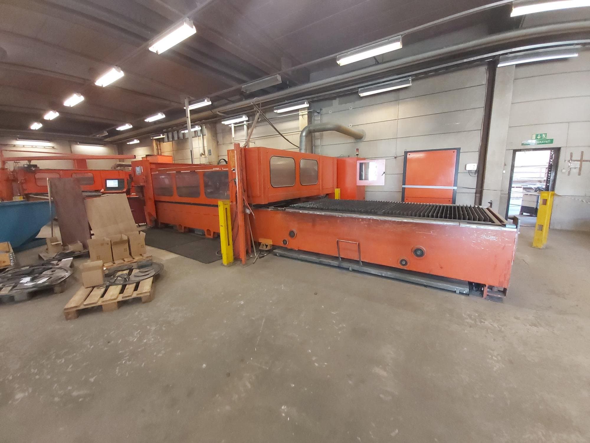 Makine Bystronic BTL 3015 - Önden görünüm