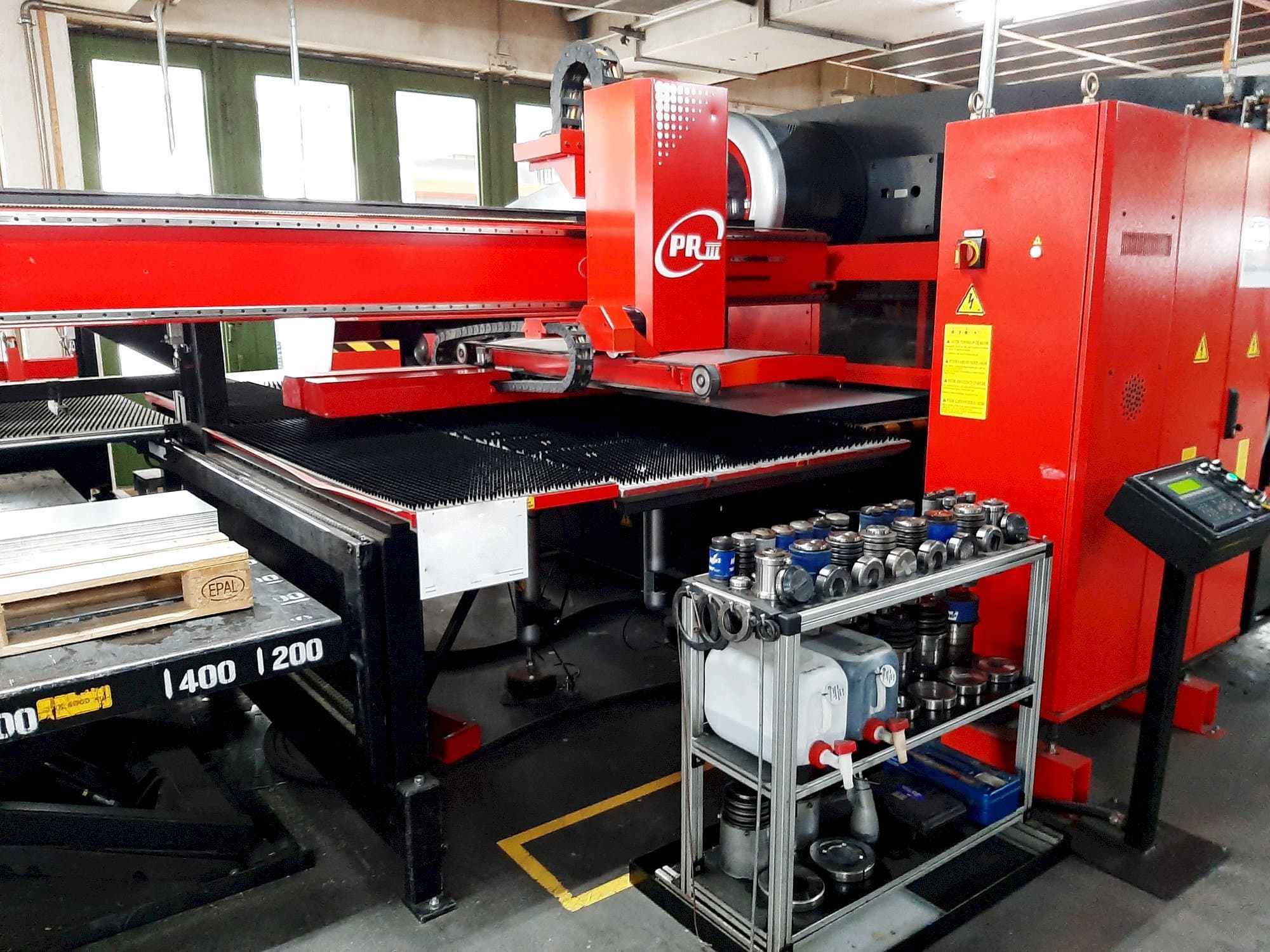 Makine AMADA EMK 3610NT - Önden görünüm