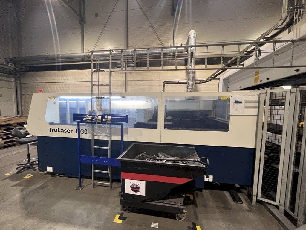 Makine TRUMPF TruLaser 3030 L30 - Önden görünüm
