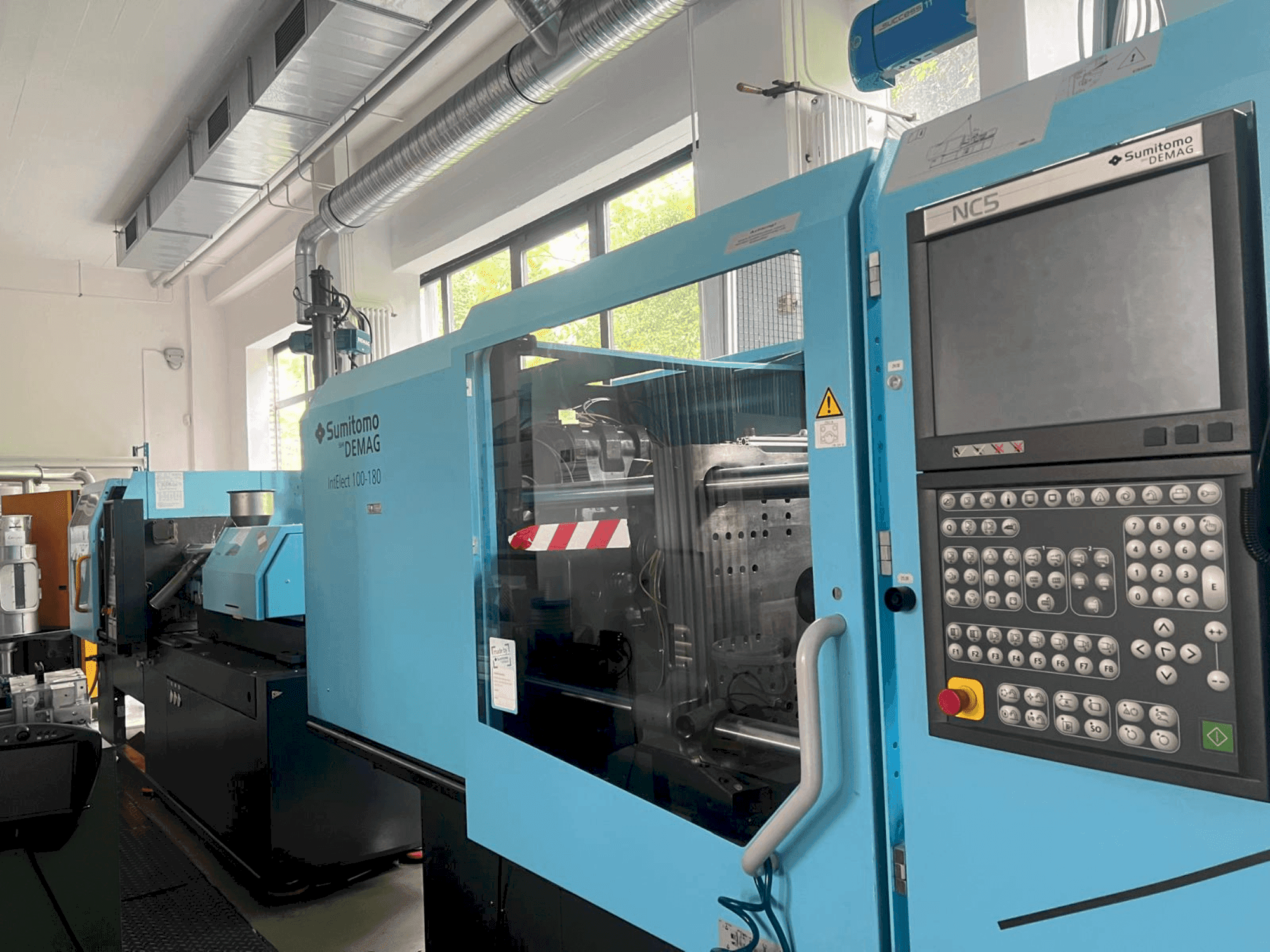 Makine  SUMITOMO SHI DEMAG IntElect 100/470-180 - Önden görünüm