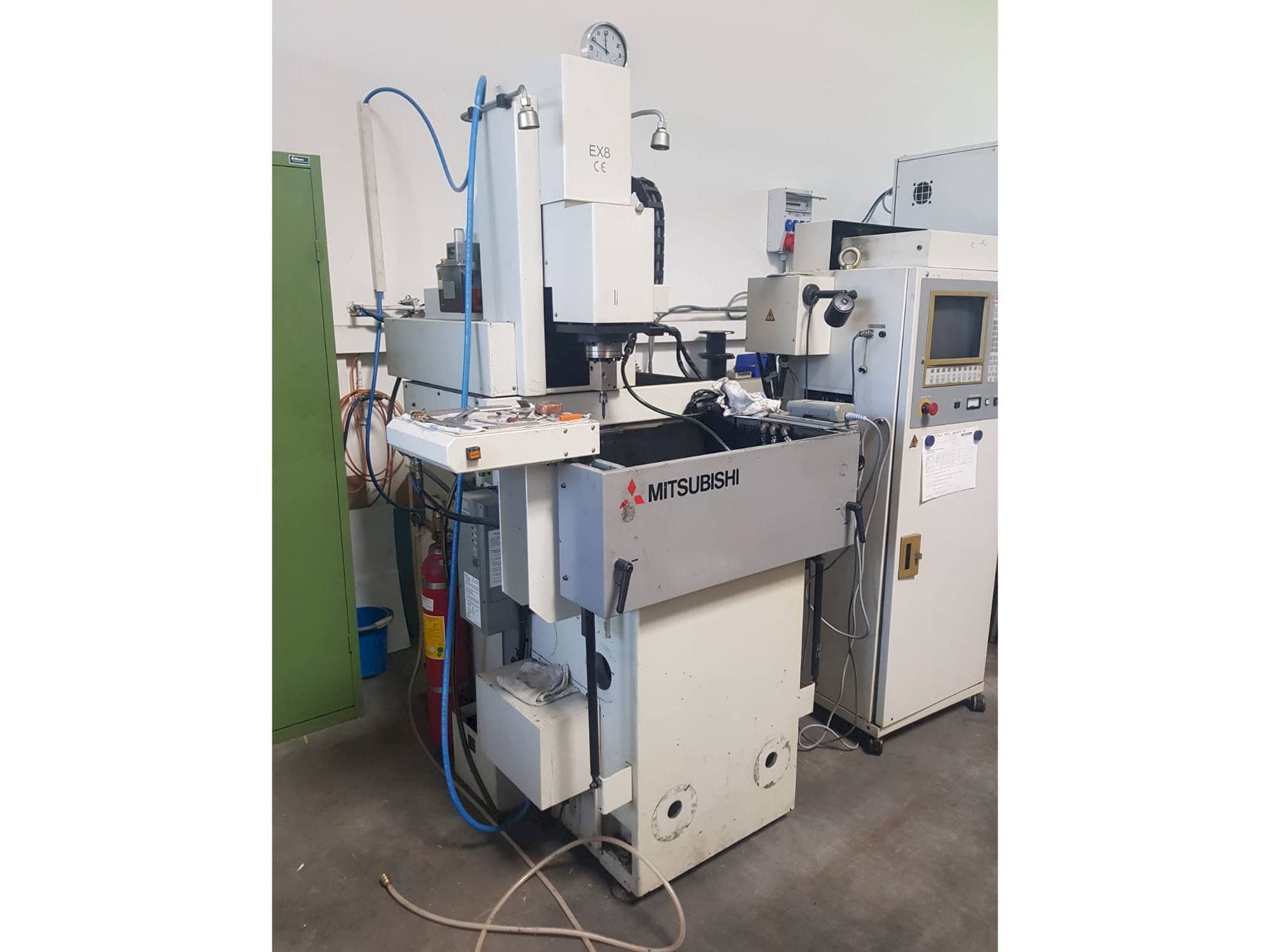 Makine Mitsubishi EX 8 - Önden görünüm