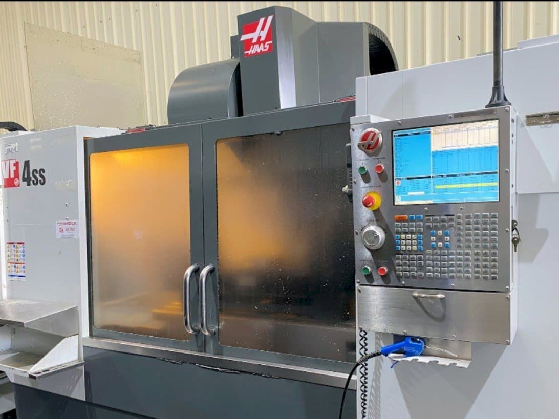 Makine HAAS VF-4SS - Önden görünüm