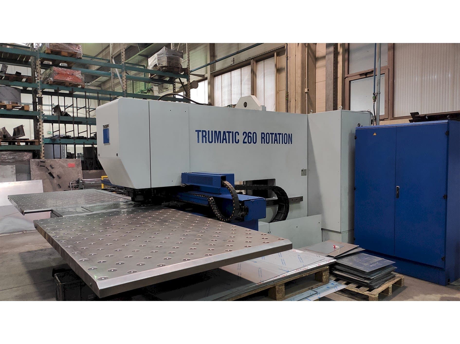Makine  Trumpf TC260R - Önden görünüm