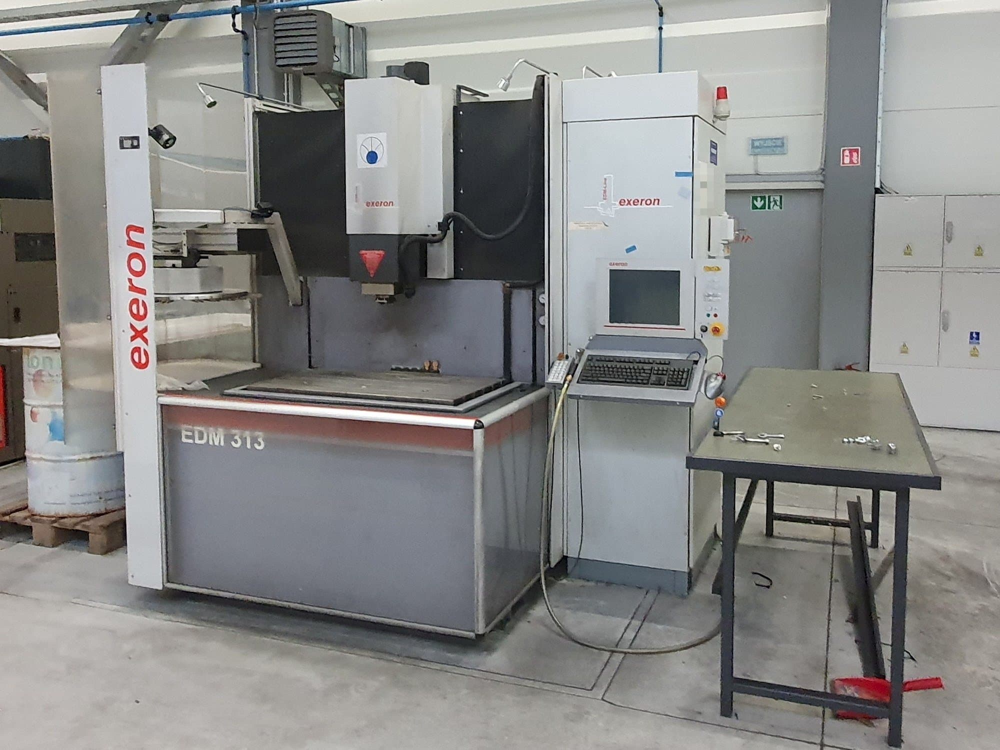 Makine  EXTRON EDM 313 - Önden görünüm