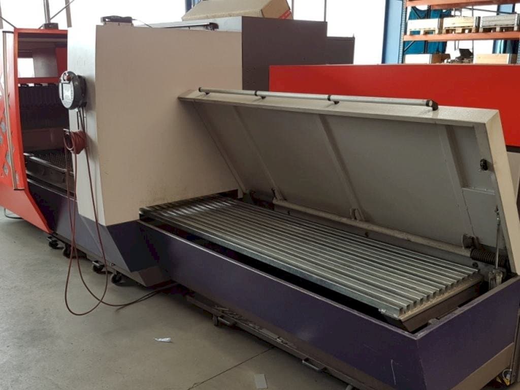 Makine Bystronic Byvention 3015 - Önden görünüm