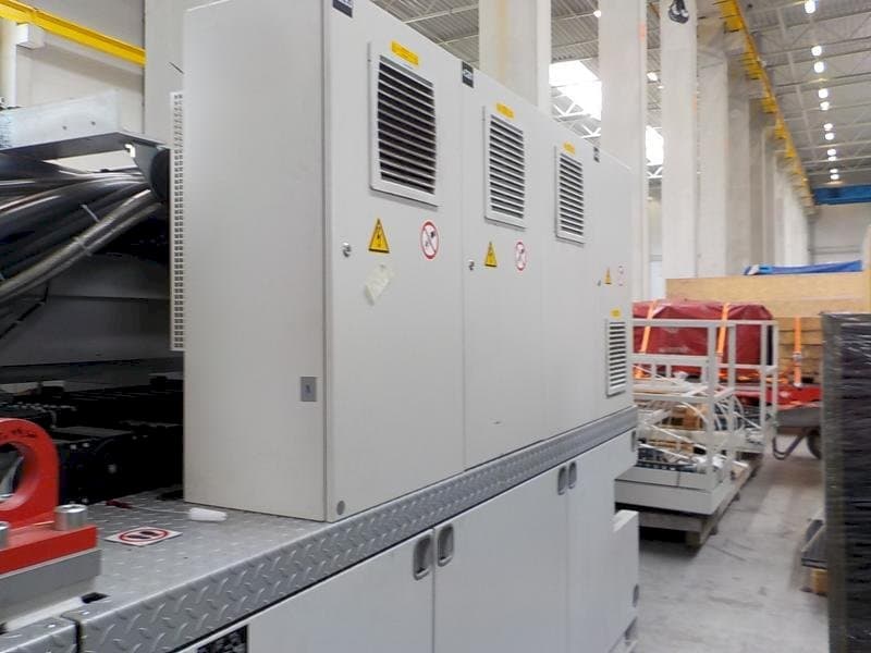 Makine Krauss Maffei 1600/6100 MX - Önden görünüm