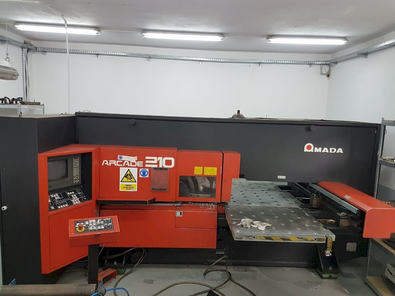 Makine AMADA ARCADE 210 - Önden görünüm