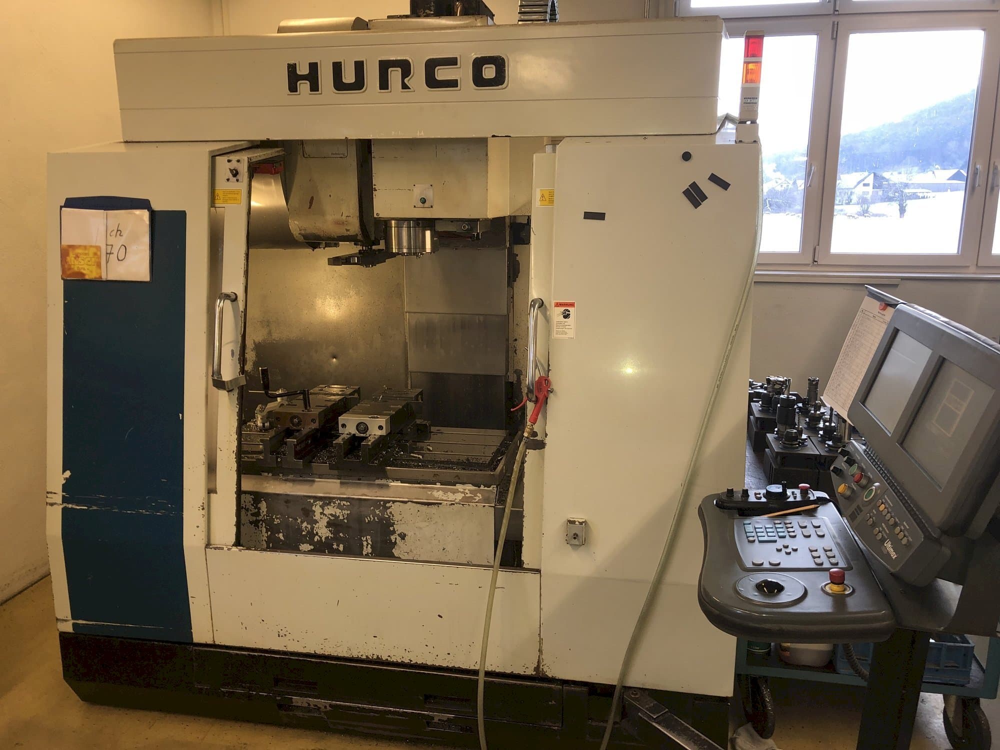Makine  Hurco BMC 30M - Önden görünüm