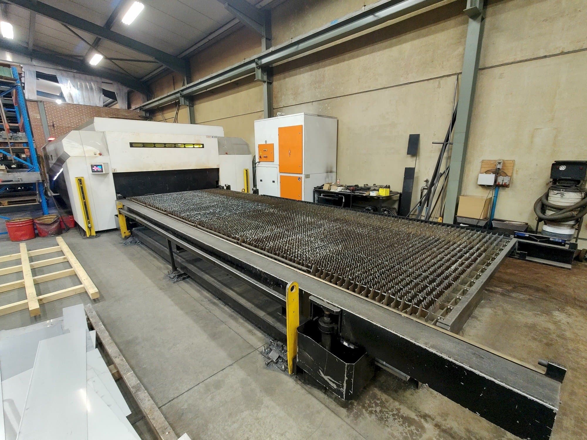 Makine ERMAKSAN Fibermak Momentum Gen2 - Önden görünüm