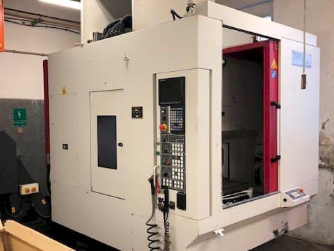 Makine Akira Seiki RMV 700 APC - Önden görünüm