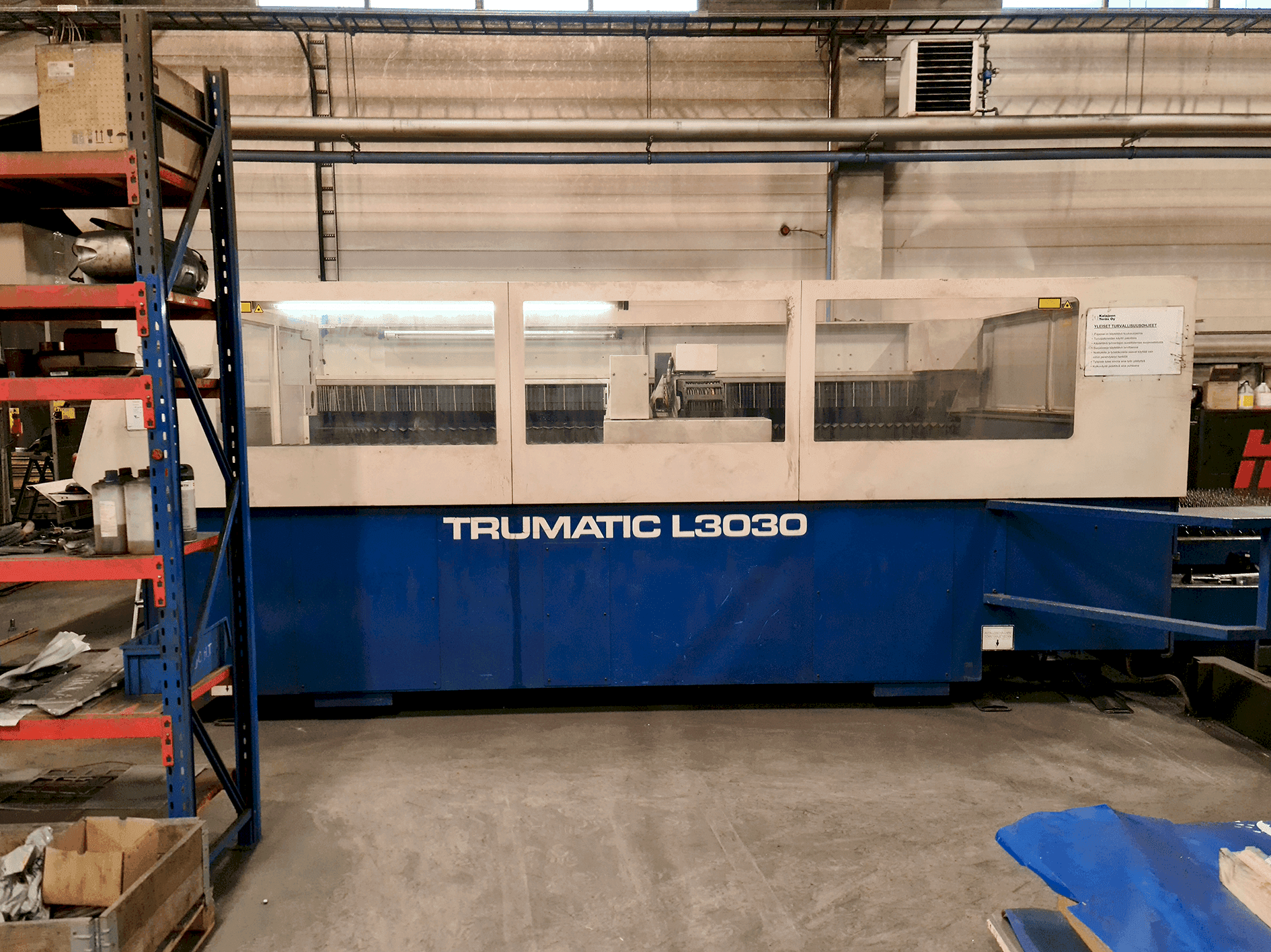 Makine Trumpf Trumatic L3030 4kW - Önden görünüm