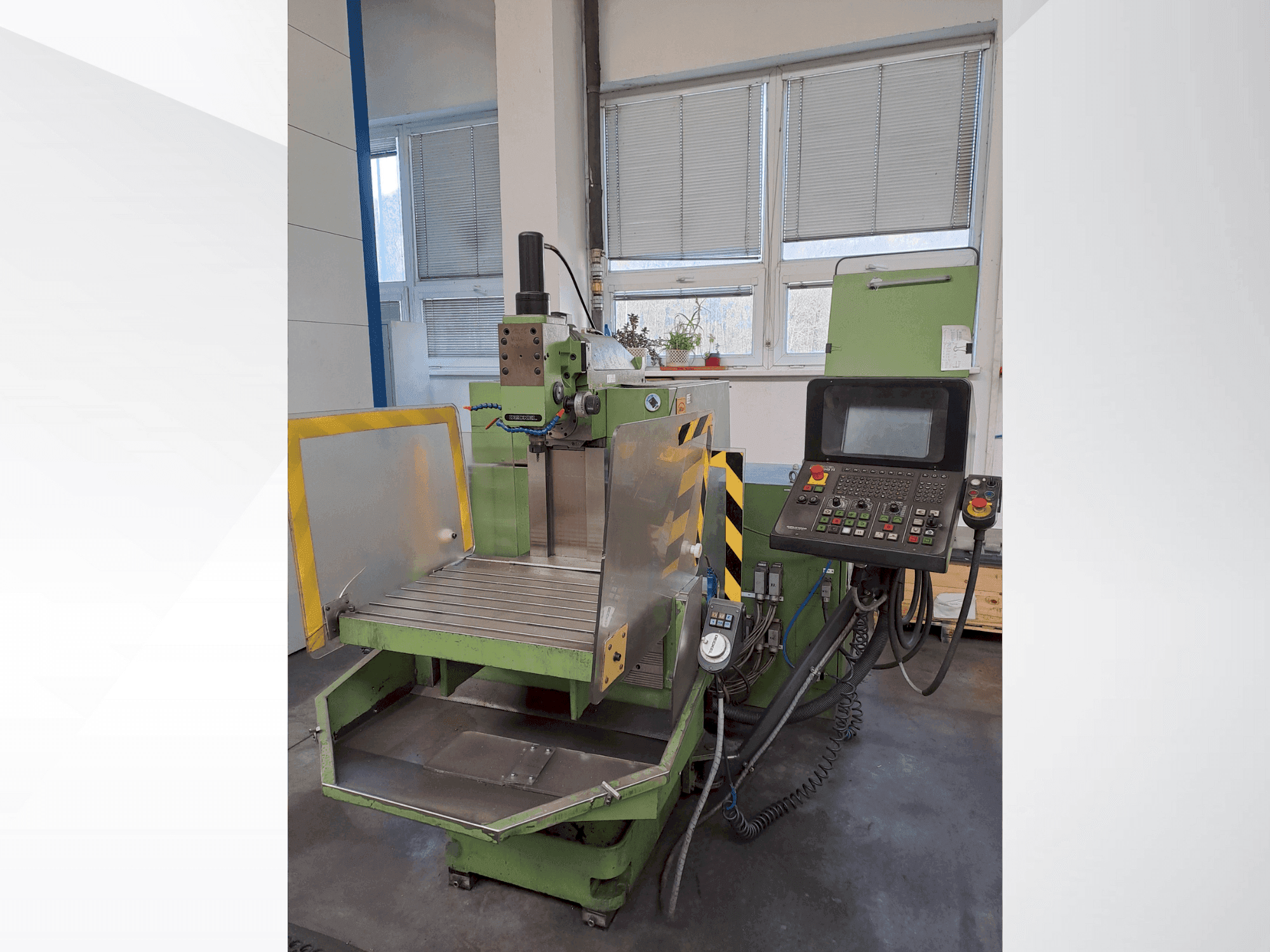 Makine  DECKEL FP 3A (1999) - Önden görünüm