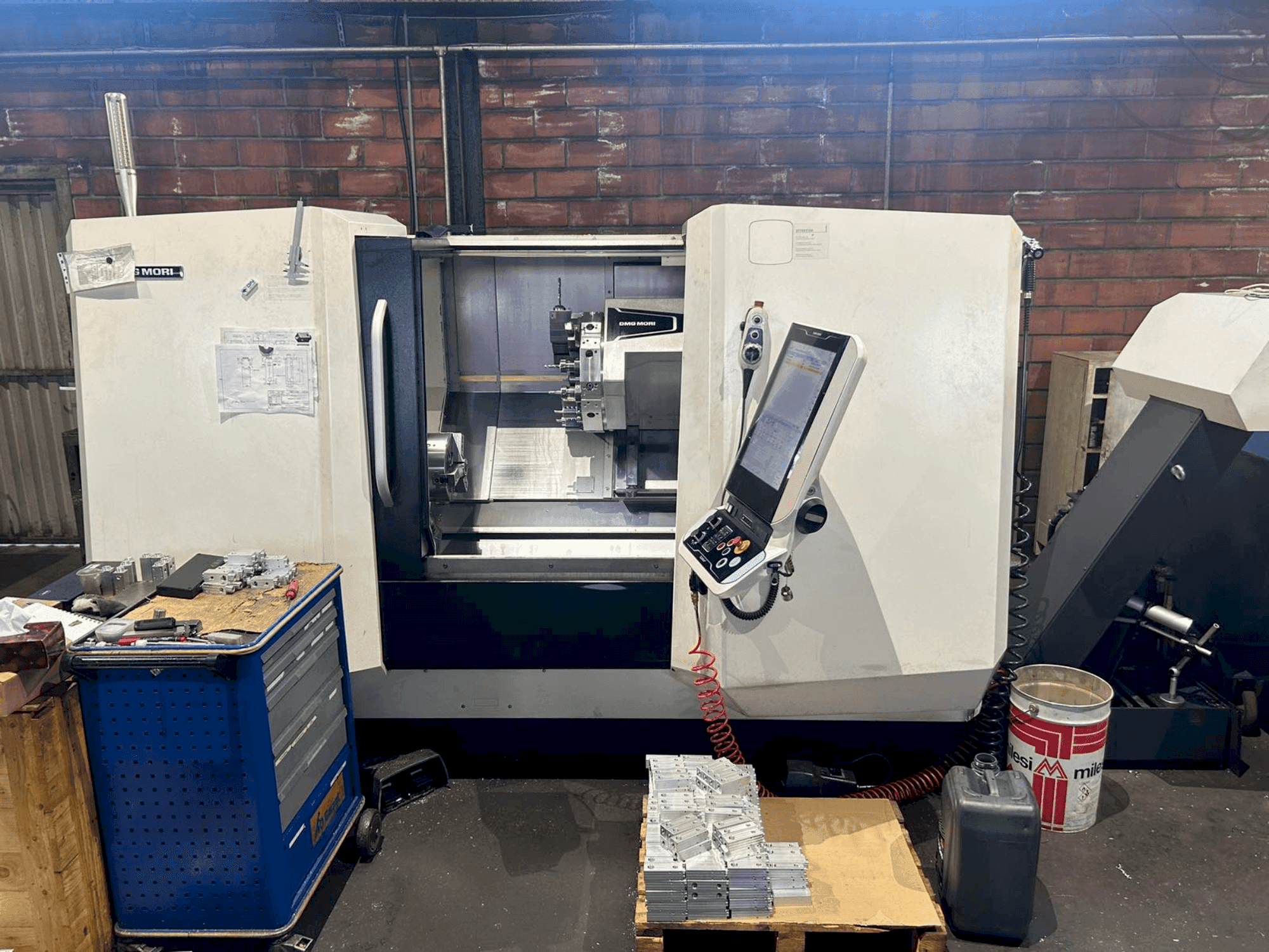 Makine DMG MORI CLX 450 V4 - Sağ taraf görünümü
