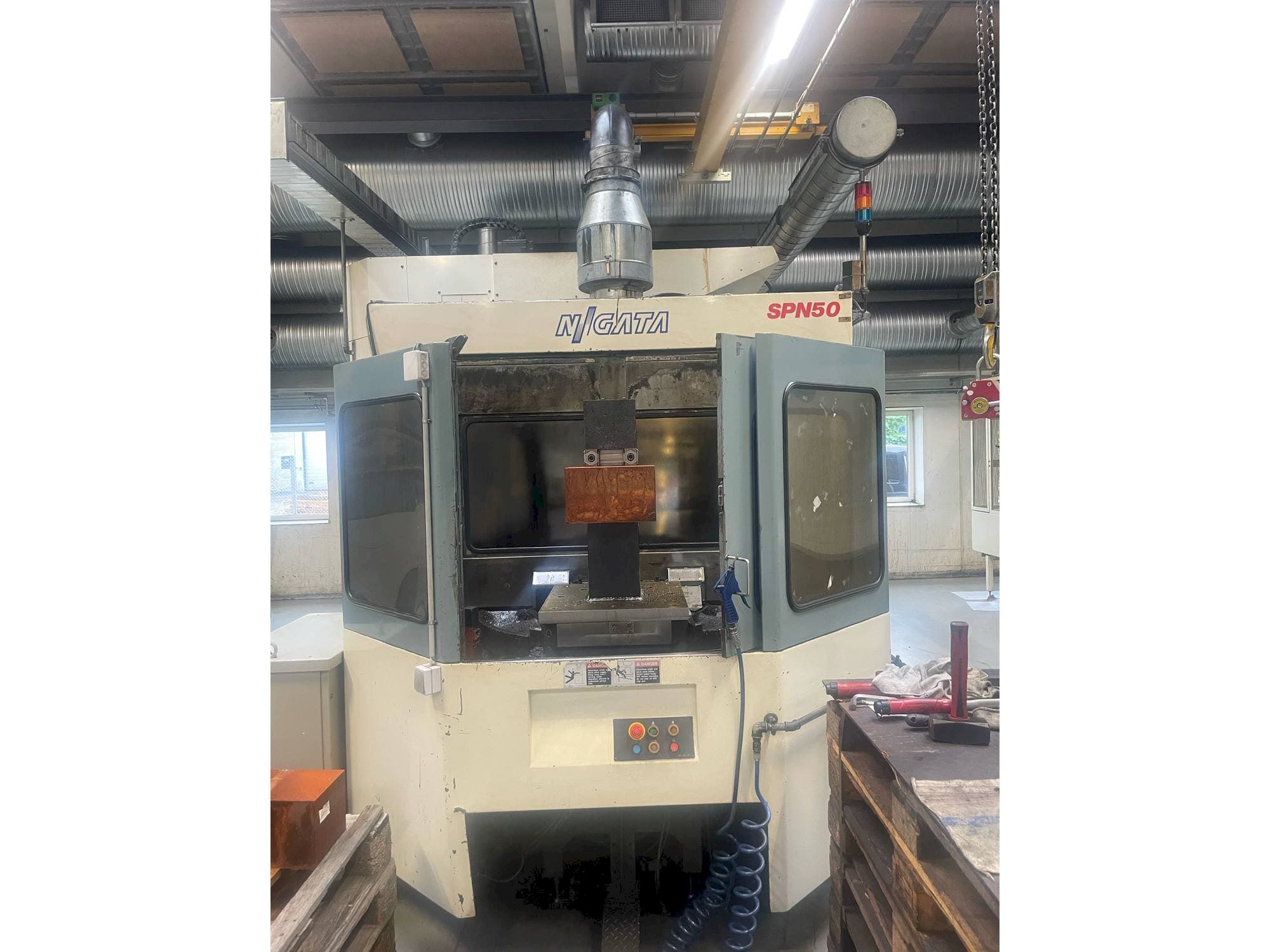 Makine Niigata SPN 50 - Önden görünüm
