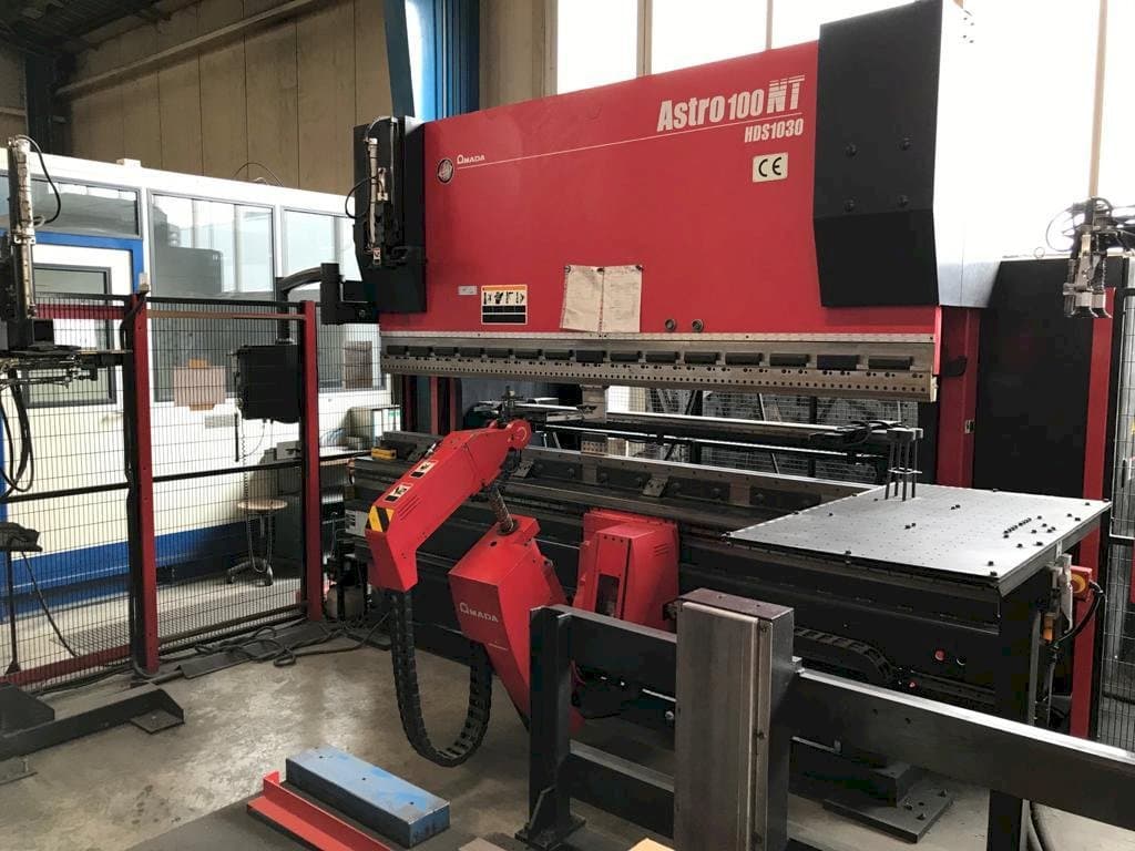Makine  AMADA Astra 100-NT HDS-1030NTR - Önden görünüm