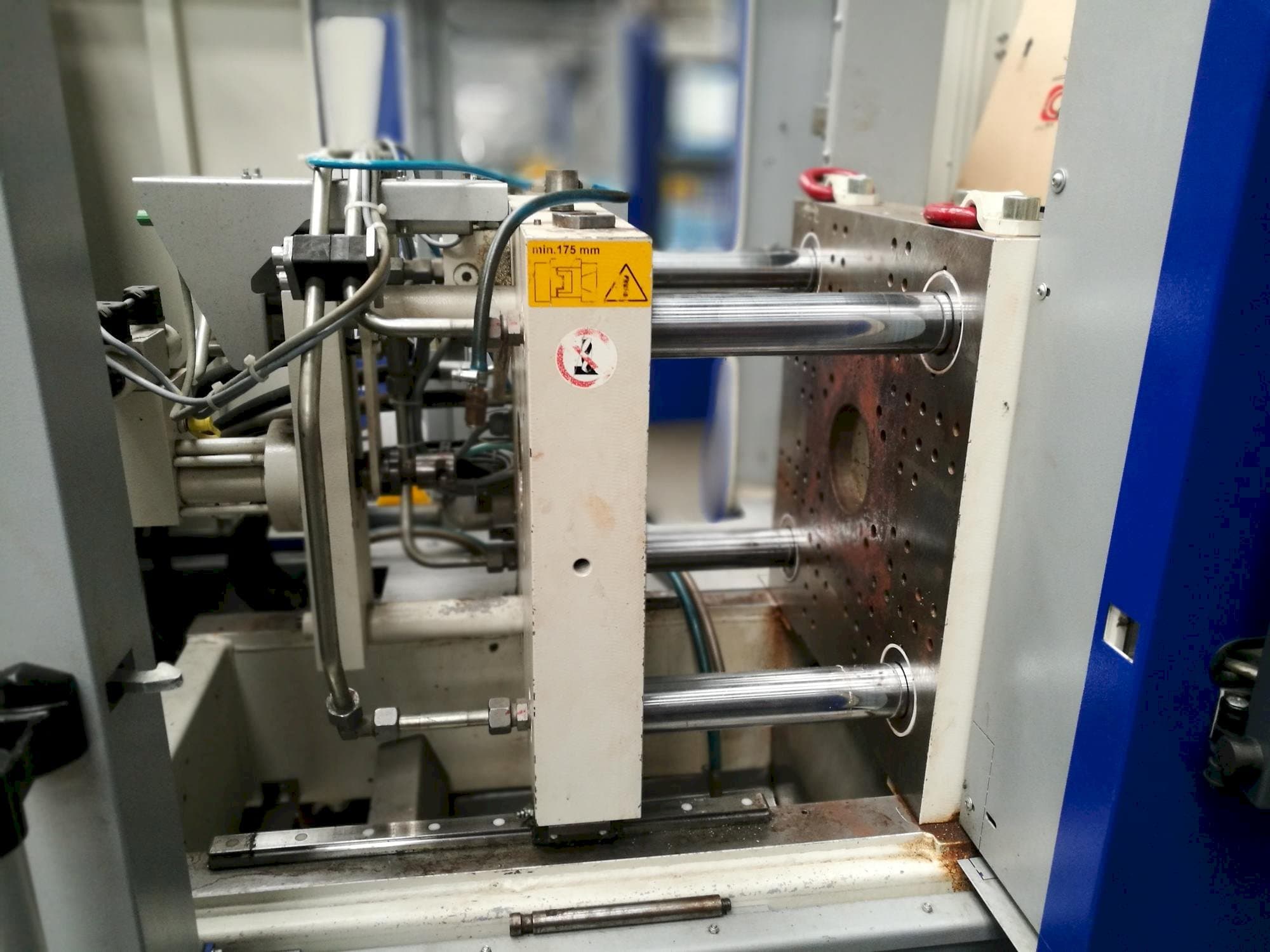 Makine  Krauss Maffei KM 35-55 CX - Önden görünüm