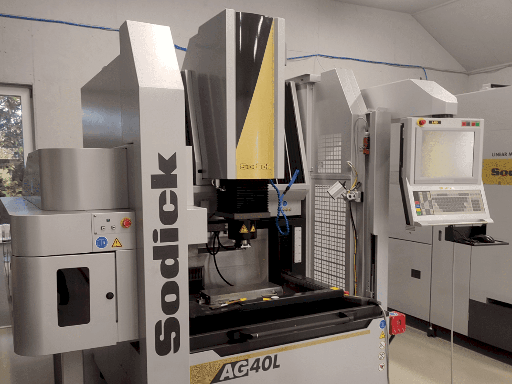 Makine Sodick AG40L - Önden görünüm