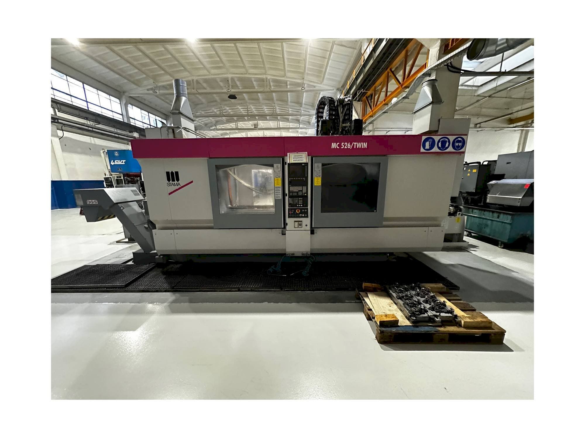 Makine STAMA MC 526 / TWIN - Önden görünüm