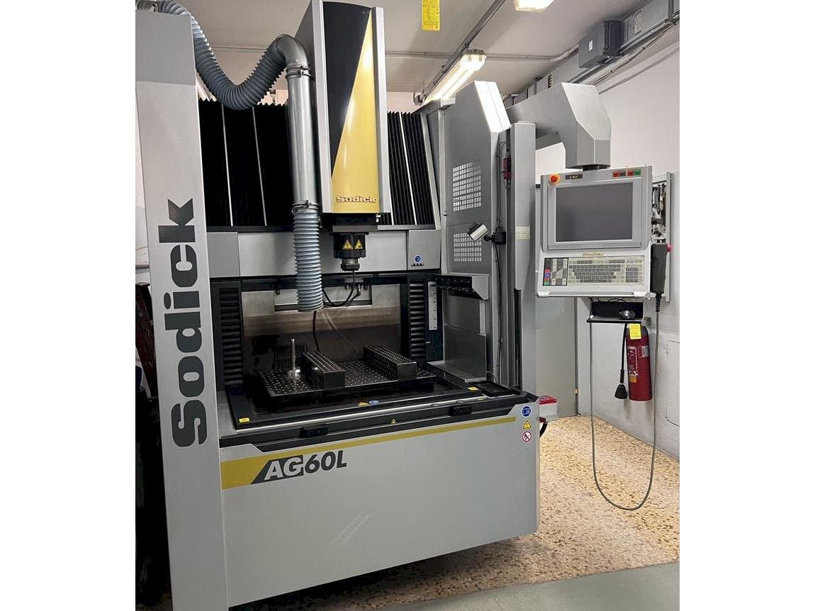 Makine  Sodick AG 60L - Önden görünüm