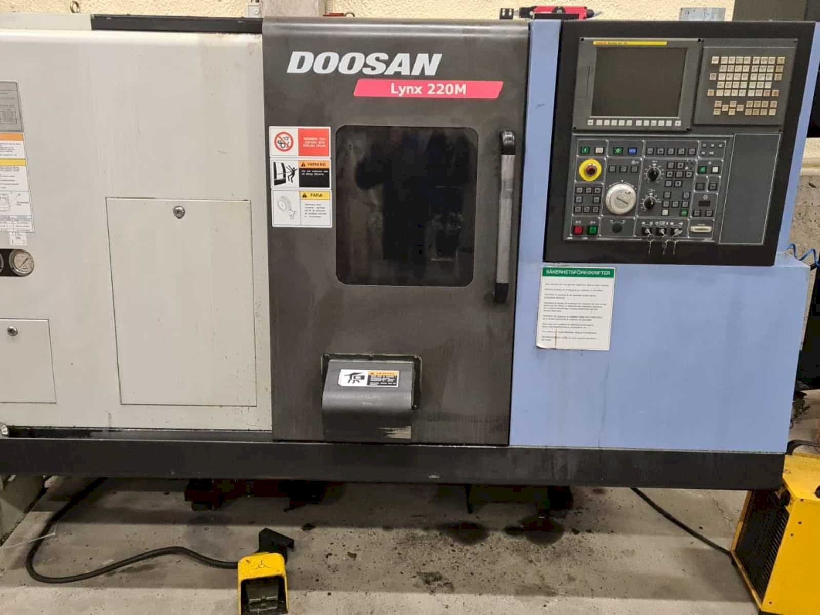 Makine Doosan Lynx 220MA + bar feeder LNS Express - Önden görünüm