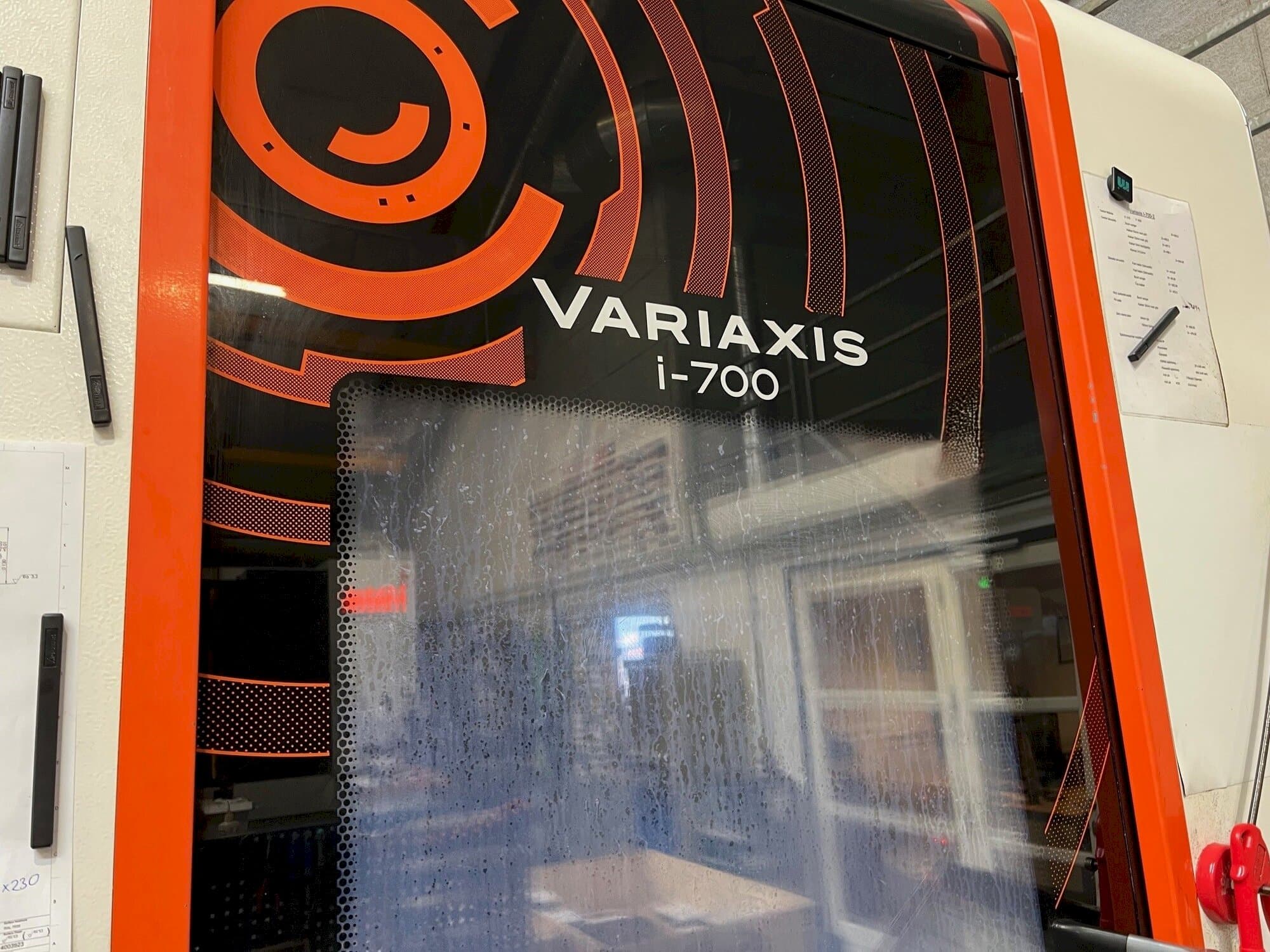 Makine Mazak Variaxis i-700 - Önden görünüm