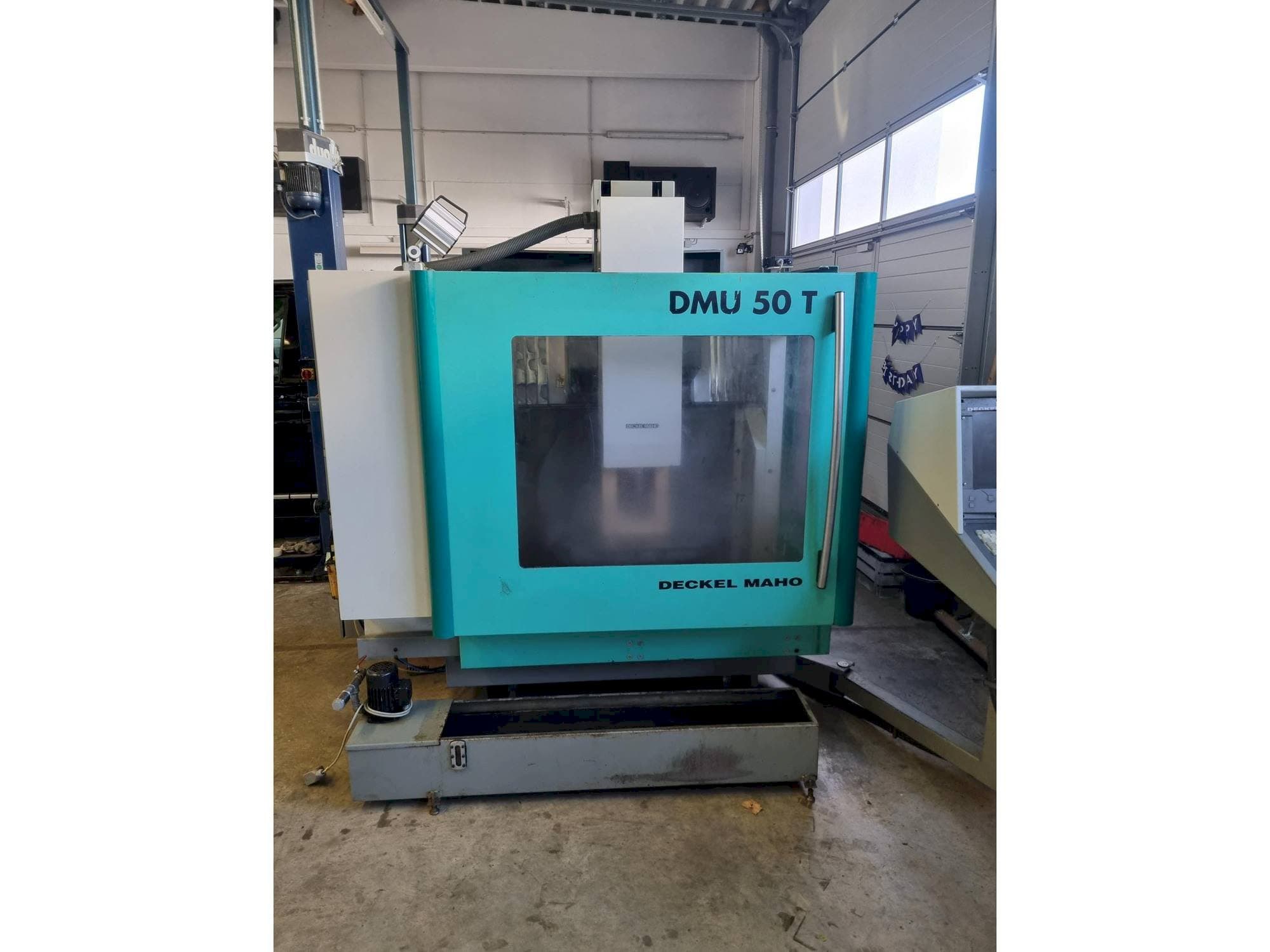 Makine DECKEL MAHO DMU 50 T - Önden görünüm