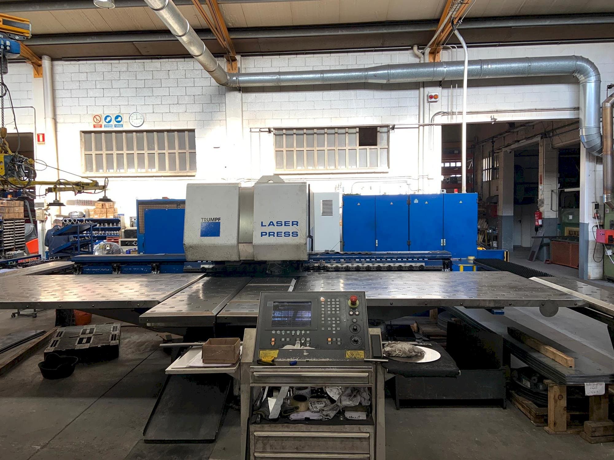 Makine Trumpf Trumatic 600 L - Önden görünüm