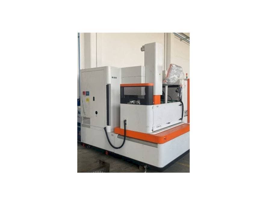 Makine AgieCharmilles FORM 30 - Önden görünüm