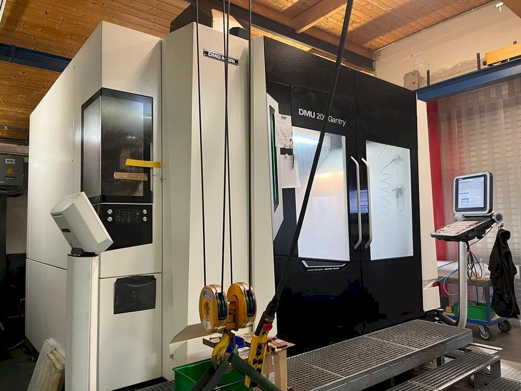 Makine  DMG MORI DMU 200 Gantry - Önden görünüm