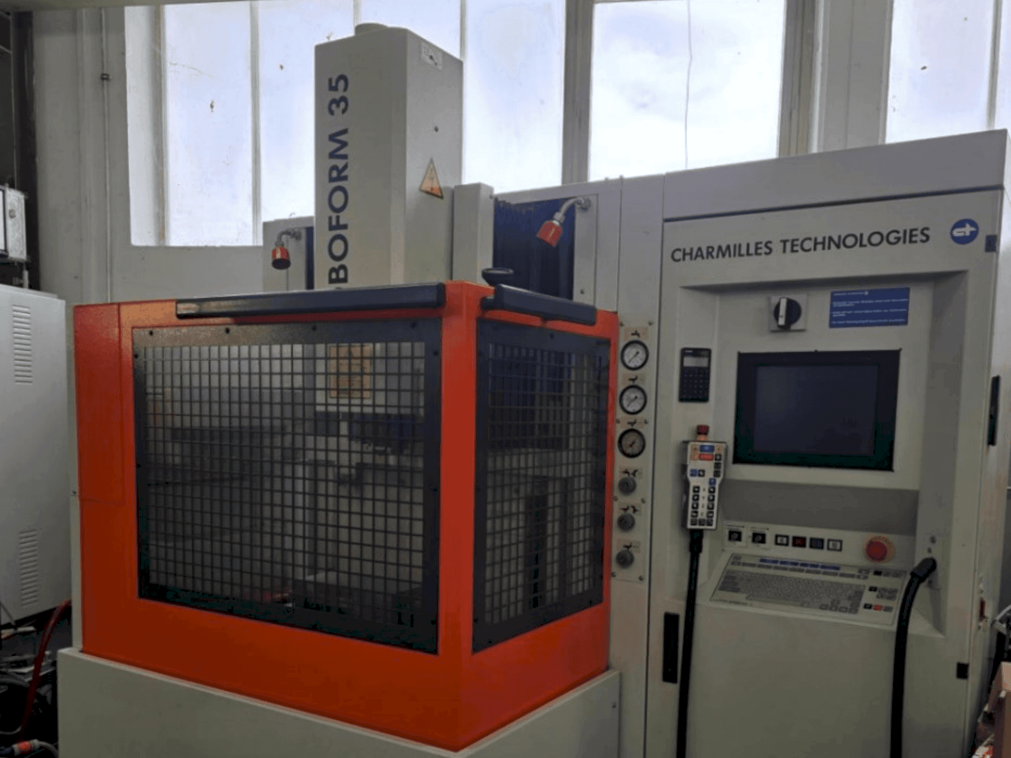 Makine  CHARMILLES Roboform 35 - Önden görünüm