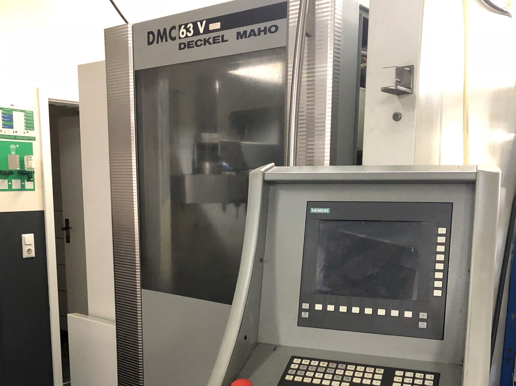 Makine DECKEL MAHO - Sağdan görünüm DMC 63V