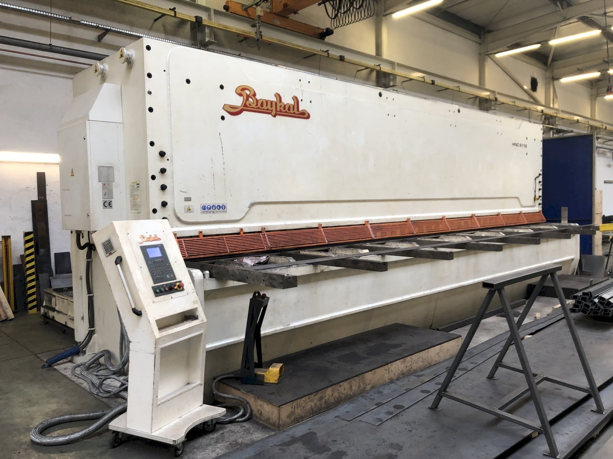 Makine Baykal HNC 8116 - Önden görünüm