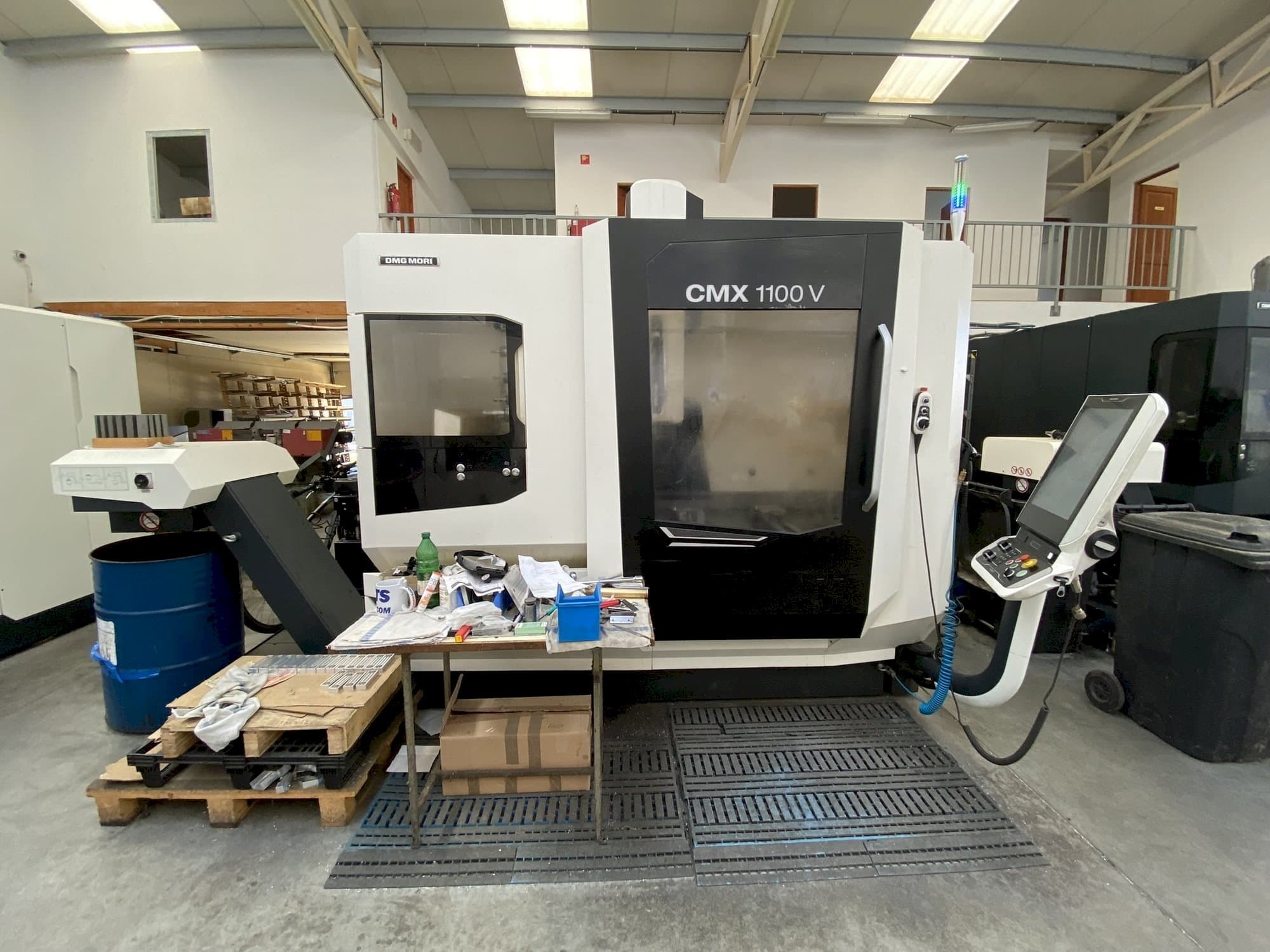 Makine  DMG MORI CMX 1100 - Önden görünüm