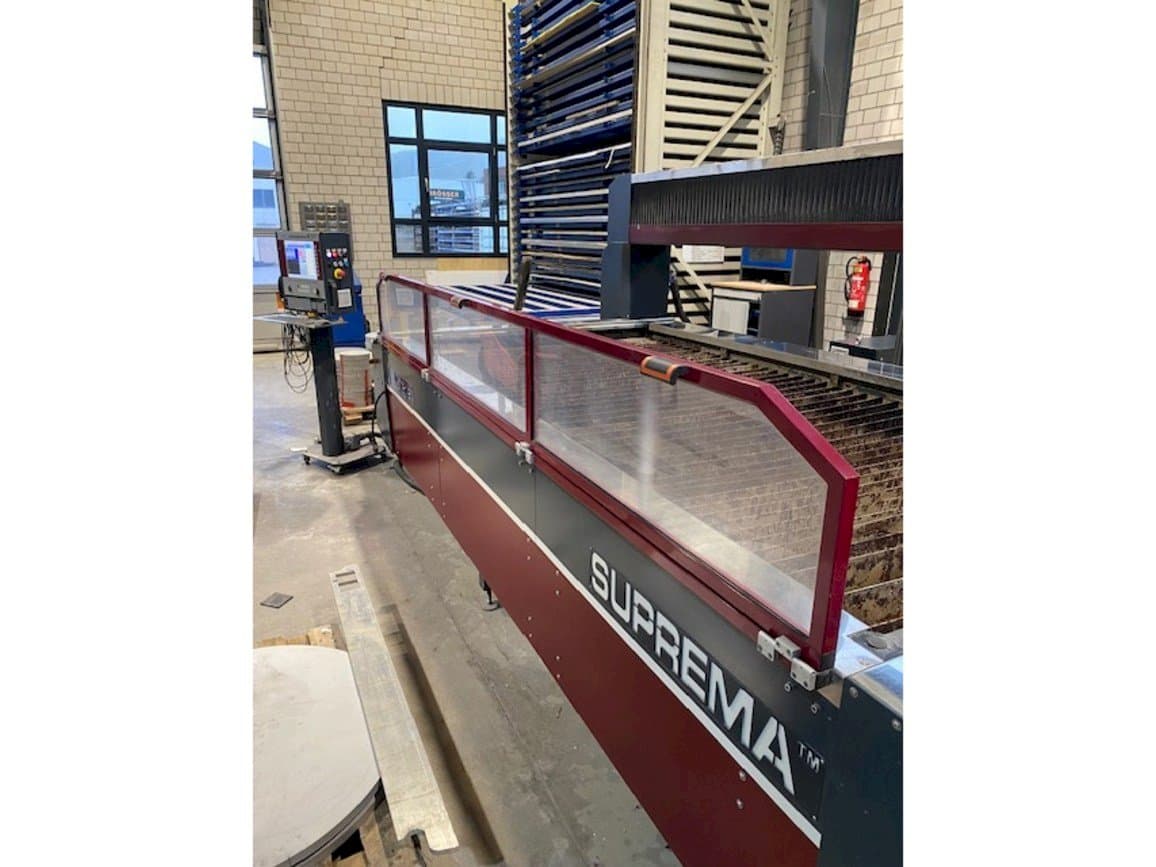 Makine Waterjet Italy Suprem - Önden görünüm