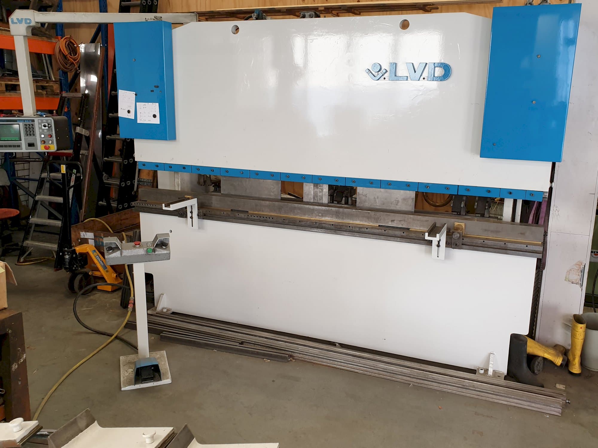 Makine LVD - Sağdan görünüm PPI 135/30