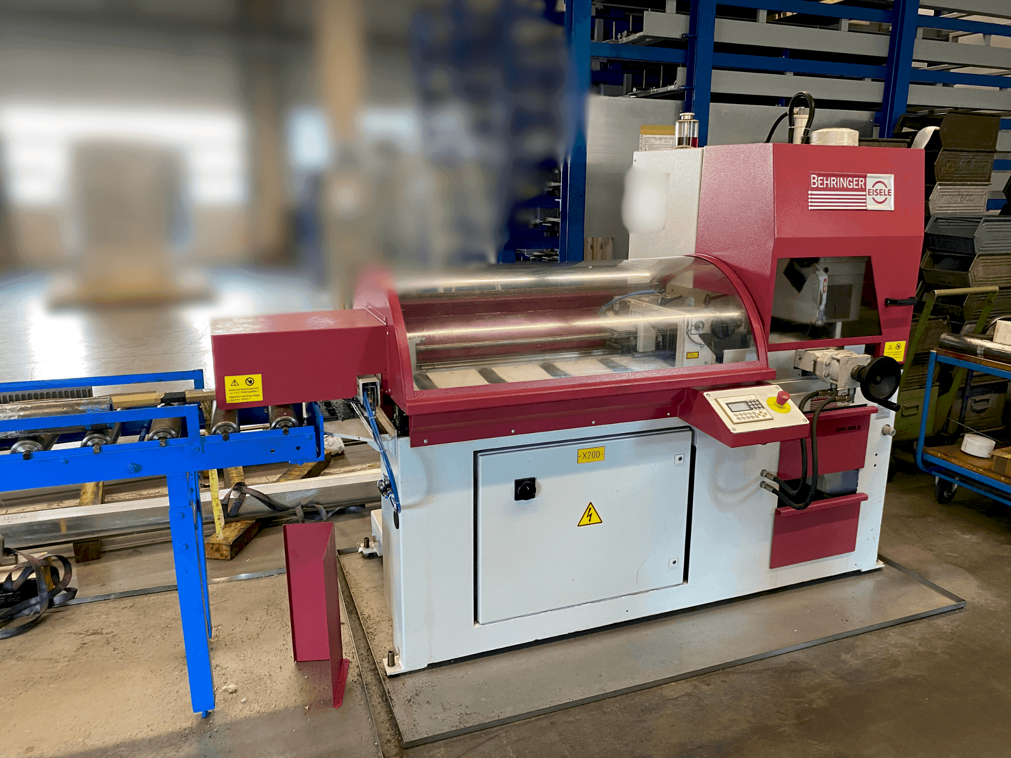 Makine Behringer VMS 400-A - Önden görünüm