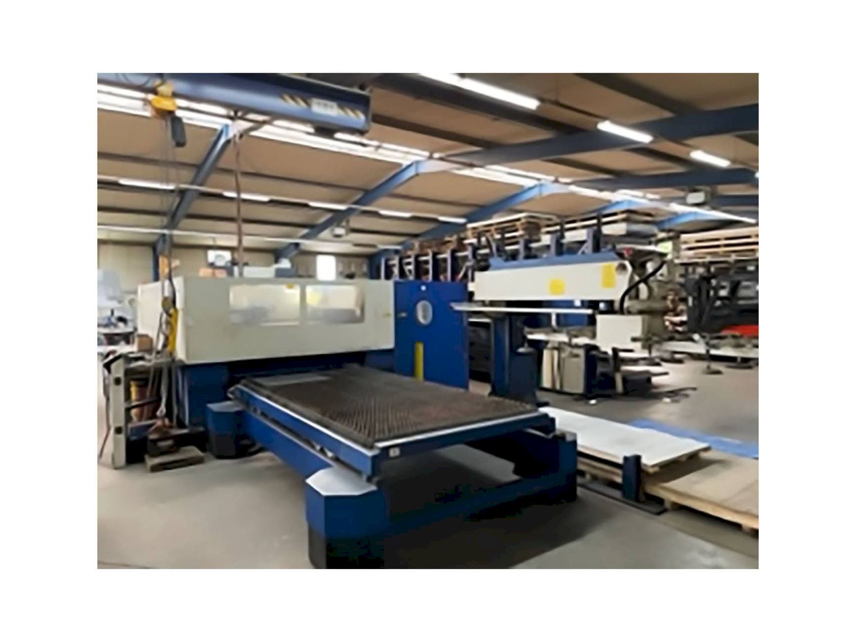 Makine Trumpf Trumatic L 3030 - Önden görünüm