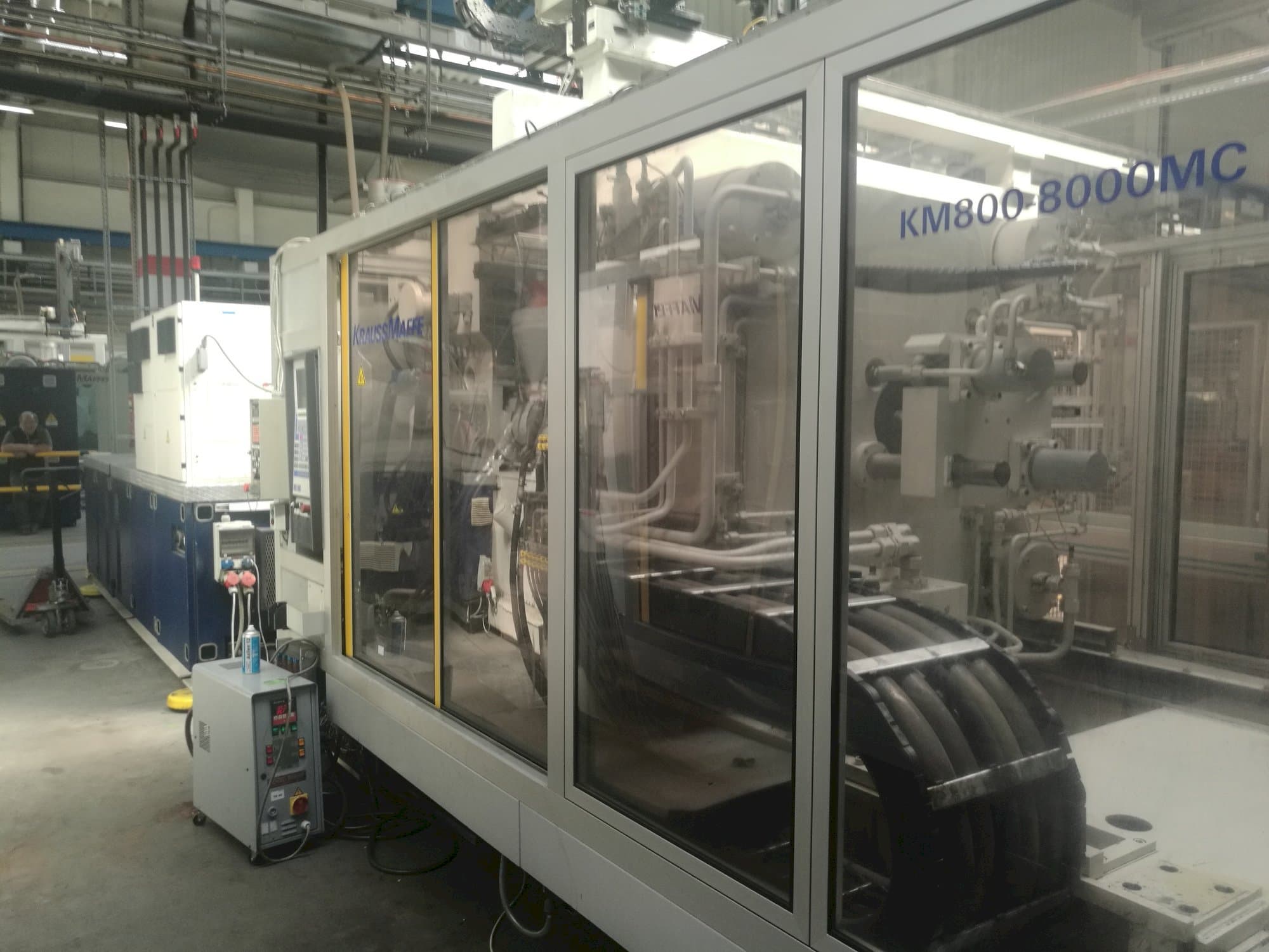 Makine Krauss Maffei 800-8000 MC - Önden görünüm