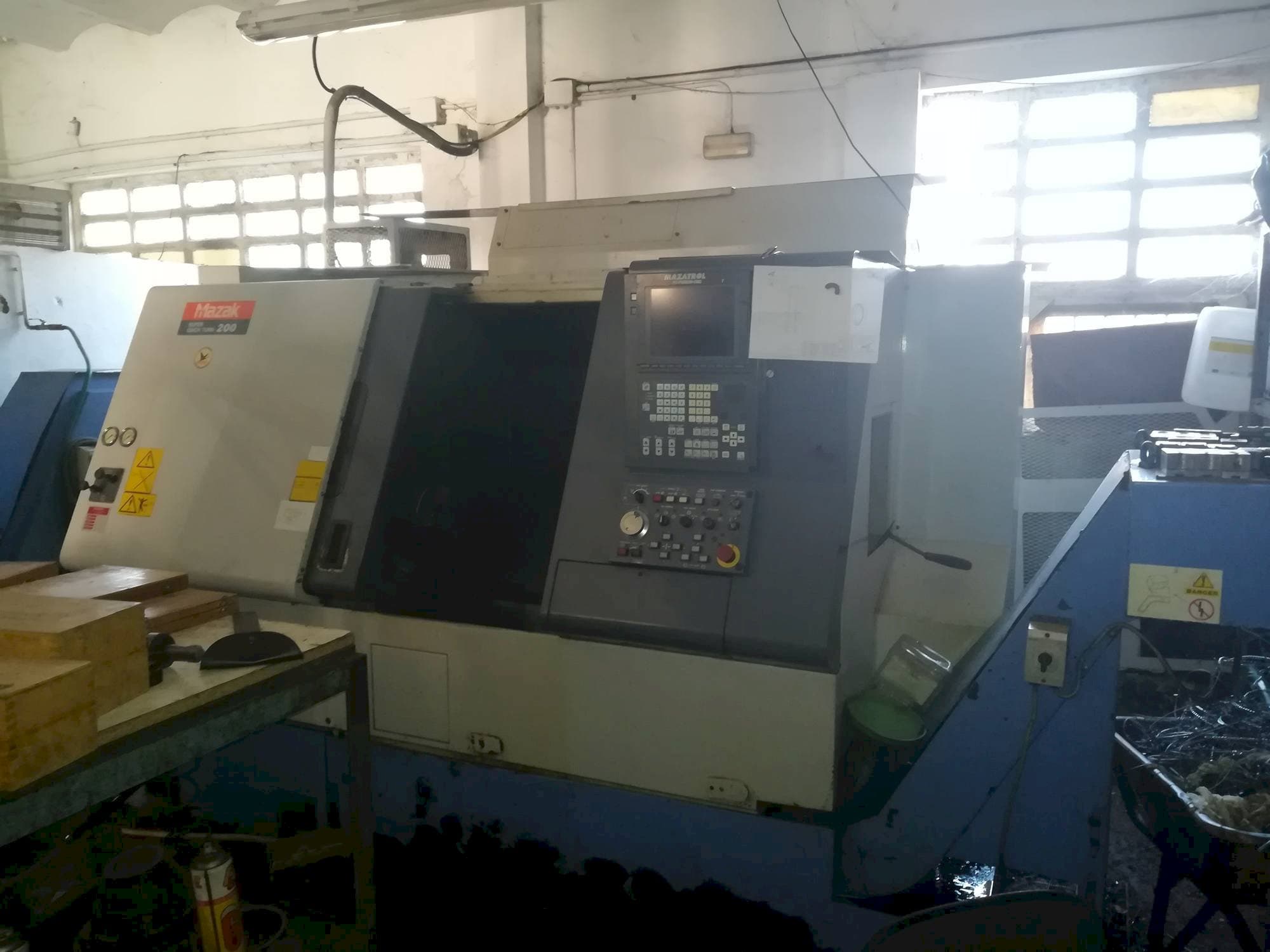 Makine Mazak Super Quick Turn 200 - Önden görünüm