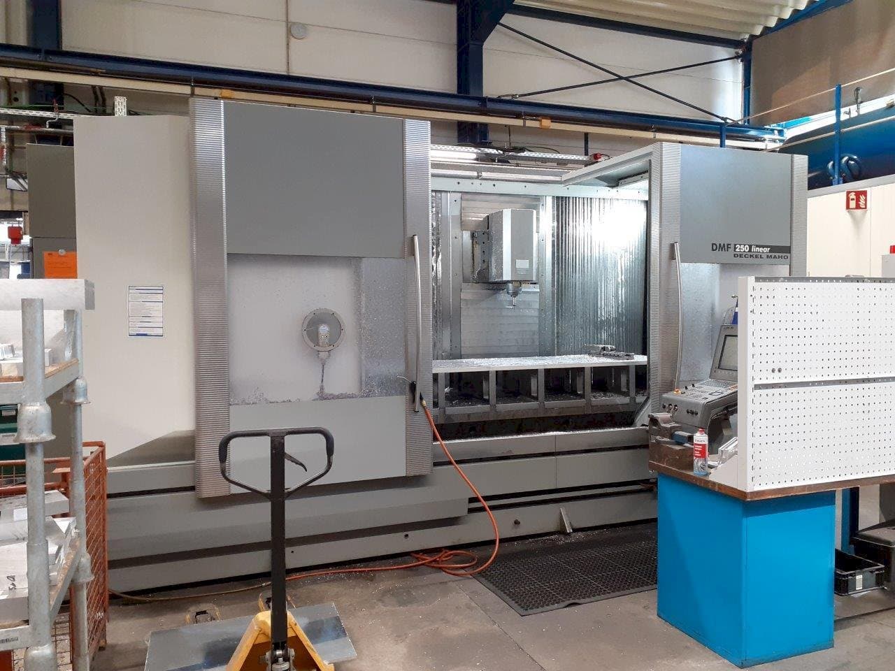 Makine DMG MORI DMF 250 - Önden görünüm