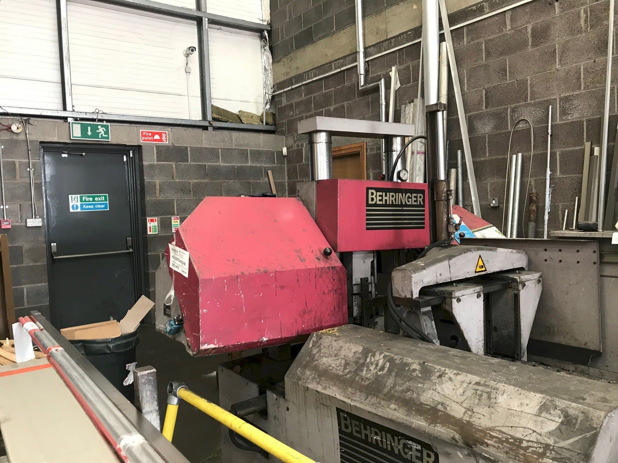 Makine Behringer HBP303A - Önden görünüm