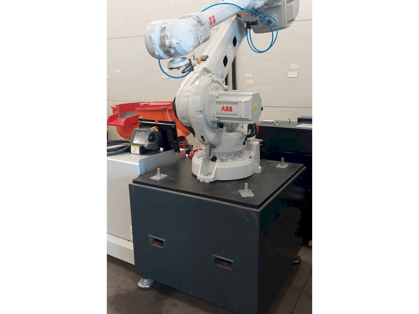 Makine  ABB IRB 4600 - Önden görünüm