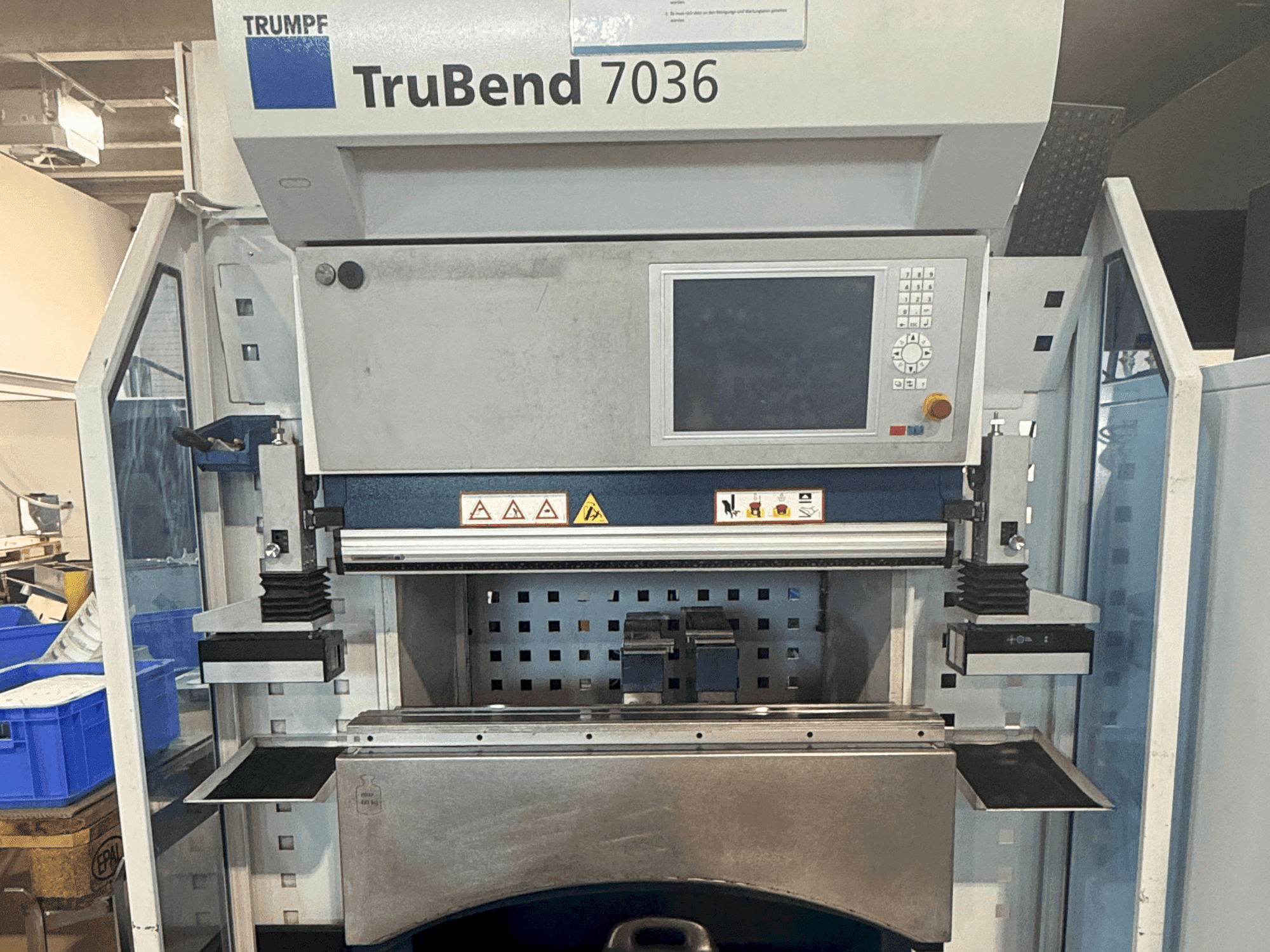 Makine TRUMPF TruBend 7036 - Önden görünüm