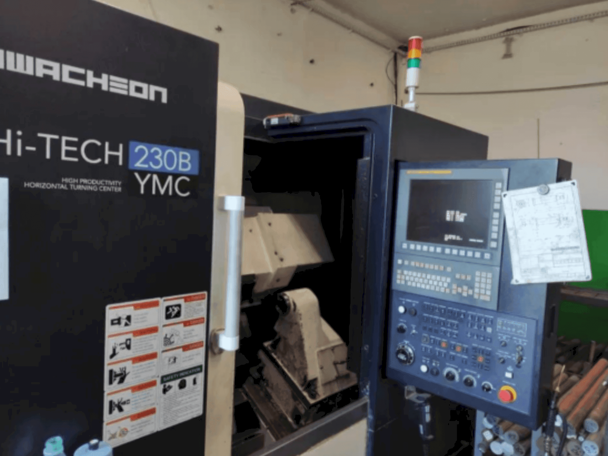 Makine HWACHEON HI-TECH 230B YMC - Önden görünüm