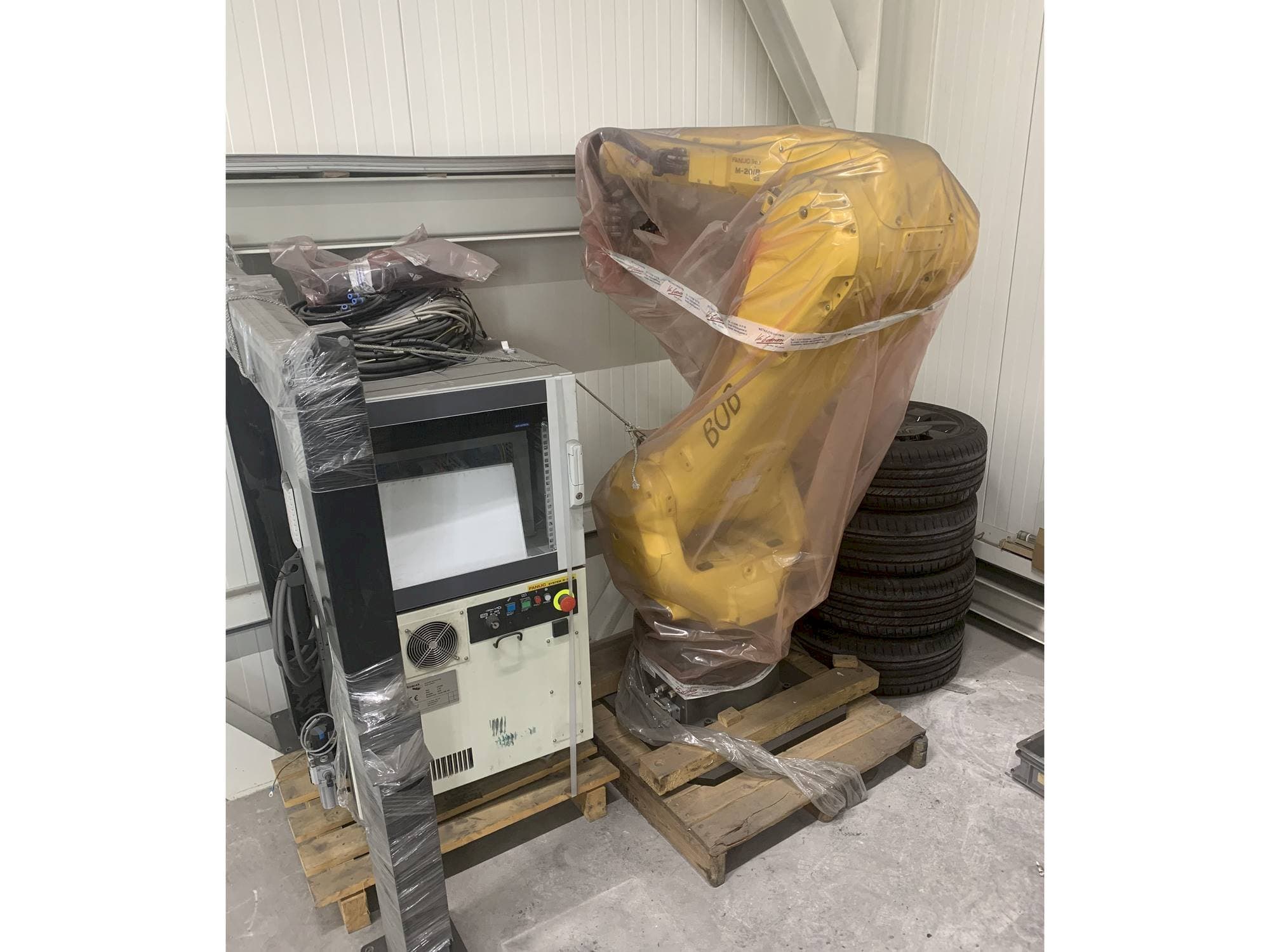 Makine FANUC M-20iB - Önden görünüm