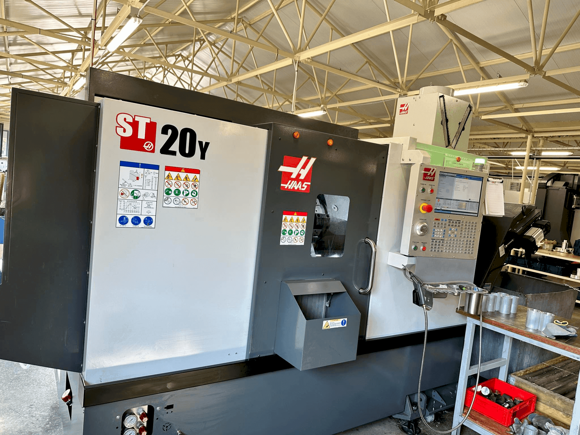 Makine HAAS ST-20Y (2022) - Önden görünüm