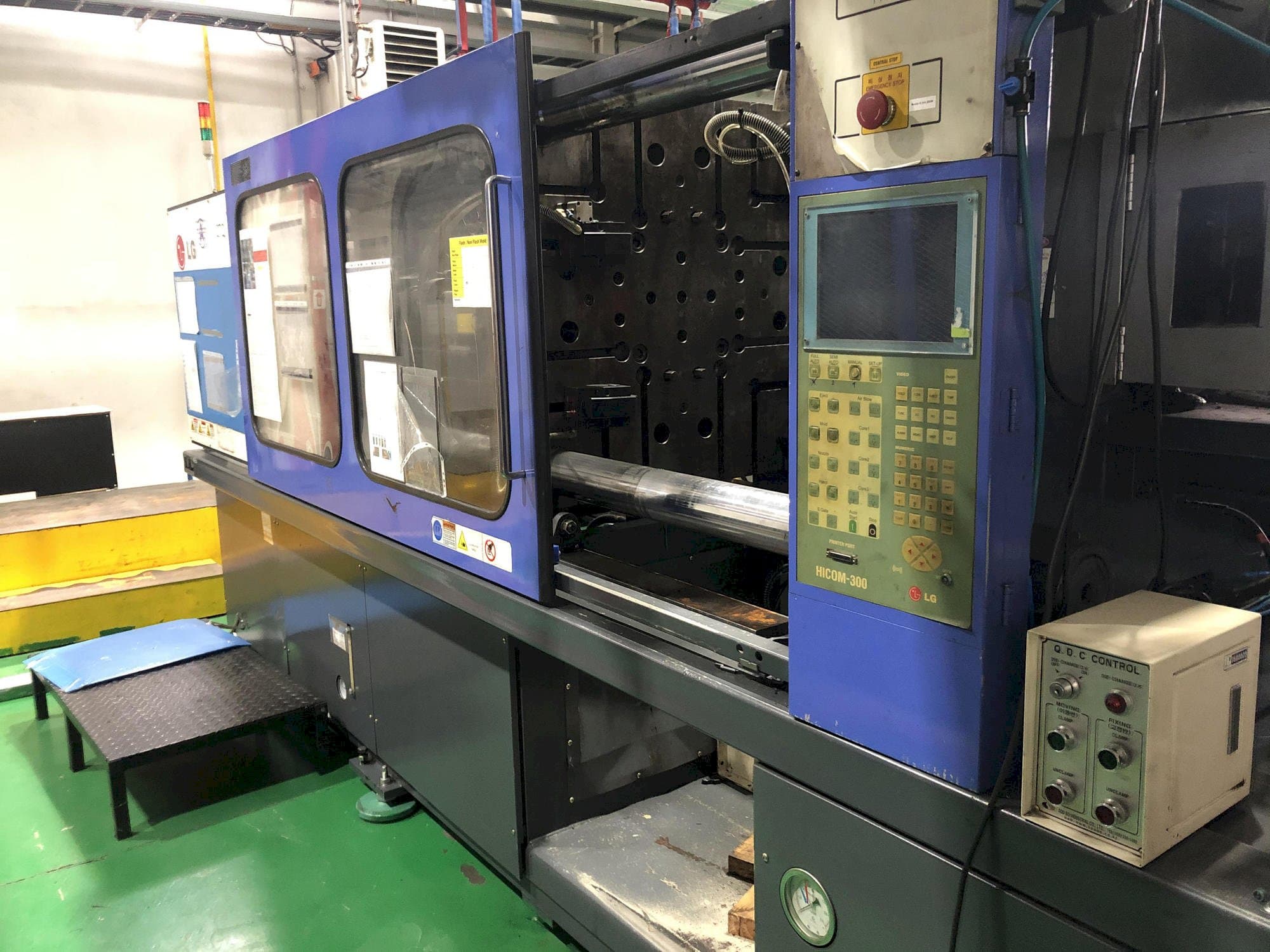Makine  LG LGH-350N - Önden görünüm