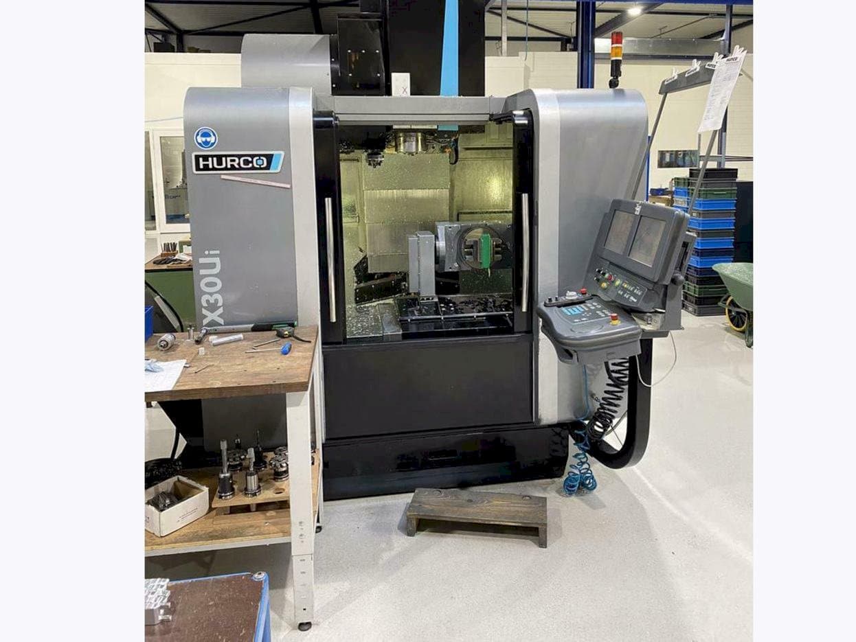 Makine  Hurco VMX30 Ui - Önden görünüm